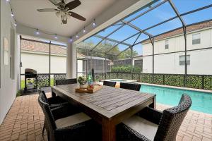 Hồ bơi trong/gần Large Pool Home in Windsor Hills