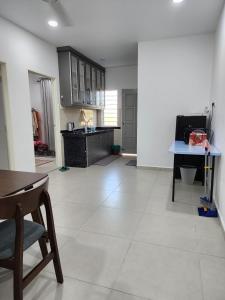 Kuchyň nebo kuchyňský kout v ubytování Homestay Warisan Iman
