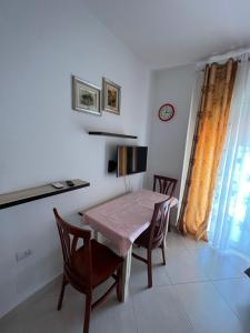 TV a/nebo společenská místnost v ubytování Al Mare Apartments
