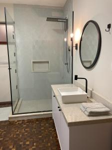 Ένα μπάνιο στο Apartamento tropical no centro de Pomerode