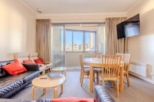 Гостиная зона в Arlberg Hotel Mt. Buller