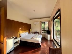 a hotel room with a bed and a large window at FU Xuan Villa in Sanyi