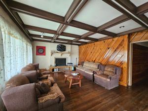 Χώρος καθιστικού στο 2600 trancoville transient house