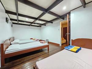 Ένα ή περισσότερα κρεβάτια σε δωμάτιο στο 2600 trancoville transient house