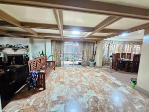 Χώρος καθιστικού στο 2600 trancoville transient house