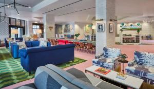 a lobby with blue couches and a bar at Graduate Oxford in Oxford