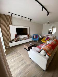 a living room with a couch and a tv at DEPARTAMENTO KILLA HUATANA in Cusco