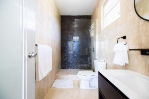 Koupelna v ubytování Rincon View Suites