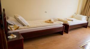 A bed or beds in a room at Pri Ani Guest House