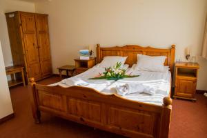A bed or beds in a room at Pri Ani Guest House
