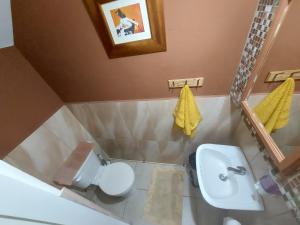 Koupelna v ubytování Live Like A Local In This Chic Maraval Townhouse