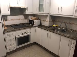 Galeriebild der Unterkunft Mirando al Mar con Wifi y Terraza 1ª línea playa in Cádiz