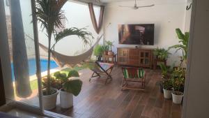 a living room with potted plants and a hammock at Casa Intensamente in Jesús María