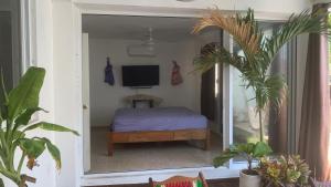 a bedroom with a bed and a mirror at Casa Intensamente in Jesús María