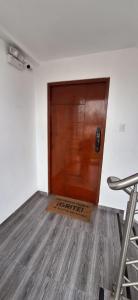 a wooden door in a room with a wooden floor at Dormitorio Doble in Lima