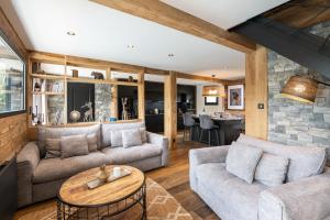 a living room with a couch and a table at Lilou Shelter in Gérardmer