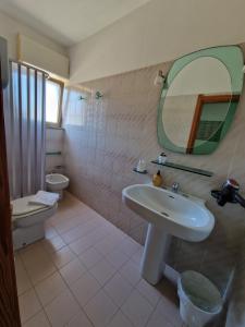 Ένα μπάνιο στο Hotel Mistral