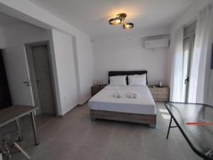 En eller flere senge i et værelse på Deluxe Σουίτα δίπλα στη Θάλασσα MFD LUXURY APARTMENTS