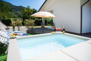 Bazén v ubytování Lovely cosy villa, jacuzzi, nature nebo v jeho okolí