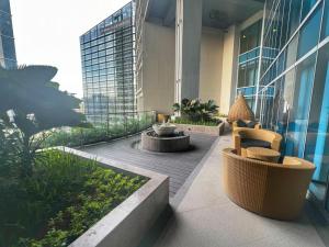 EG Private House -BGC UPTOWN外面的花园