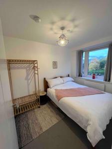 Ένα ή περισσότερα κρεβάτια σε δωμάτιο στο BeeStay - Cosy 1 bed flat in the heart of Cheadle Hulme