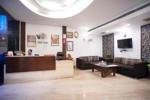 a lobby with a waiting room with couches and a counter at Hotel Haris MG Road Gurugram in Gurgaon