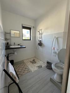 Koupelna v ubytování studio au calme avec piscine