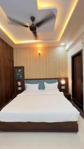 Gallery image of Hotel Abhinandan Palace in Udaipur