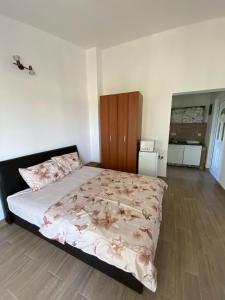 a bedroom with a large bed with pink sheets at White House in Sutomore