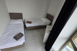 Posteľ alebo postele v izbe v ubytovaní Air conditioned 2 room Apartment Vienna Gate, 4