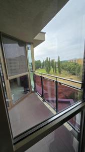 Balkón alebo terasa v ubytovaní Air conditioned 2 room Apartment Vienna Gate, 4