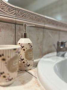 Koupelna v ubytování Le Residenze di Niso + 7 fotografií