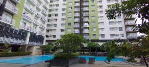 Bazén v ubytování Cozy Studio Condo at Mesatierra Garden Residences nebo v jeho okolí