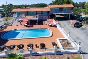 a swimming pool in front of a building at Howard Johnson by Wyndham Clearwater - Dunedin in Clearwater