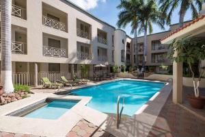 a swimming pool in front of a building at Wyndham Garden Obregon in Ciudad Obreg&oacute;n