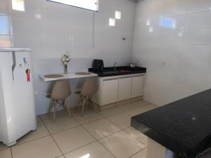 a small kitchen with a sink and a refrigerator at Apartamento completo in Montes Claros +6 photos