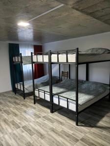 Ένα ή περισσότερα κρεβάτια σε δωμάτιο στο Hostel VANTA
