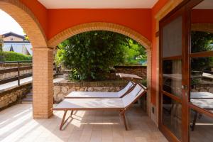 Rõdu või terrass majutusasutuses SarAnd Relais-Adults Only