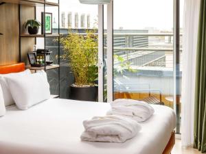 Postel nebo postele na pokoji v ubytování ibis Styles Edinburgh St Andrew Square