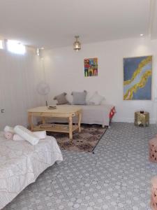 Postel nebo postele na pokoji v ubytování Tambarkiyt House Studio Appartement - Aourir Agadir + 37 fotografií