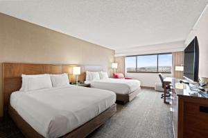 Postel nebo postele na pokoji v ubytování DoubleTree by Hilton Spokane City Center