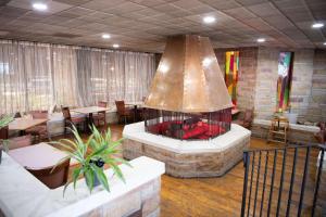 Quality Inn & Conference Centerにあるシーティングエリア