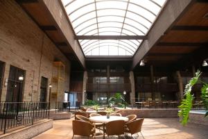 Quality Inn & Conference Centerにあるレストランまたは飲食店