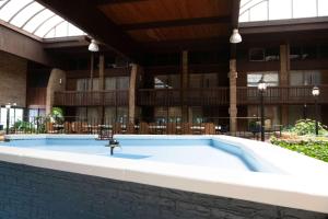 Quality Inn & Conference Centerの敷地内または近くにあるプール