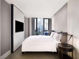 Sofitel Ambassador Seoul Hotel & Serviced Residences客房内的一张或多张床位