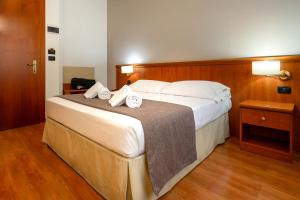 Postel nebo postele na pokoji v ubytování Garden Hotel