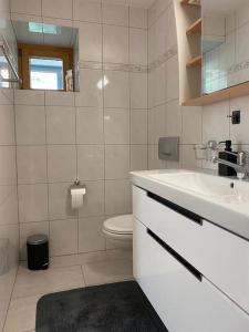 Koupelna v ubytování Zentrale Wohnung in ruhiger Lage in Baltschieder