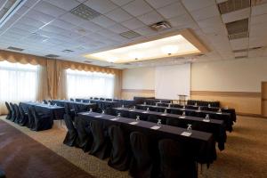 Konferenční prostory v ubytování Radisson Suite Hotel Oceanfront + 37 fotografií