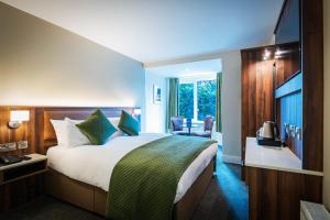 Rúm í herbergi á Brandon Hotel Conference & Leisure Centre