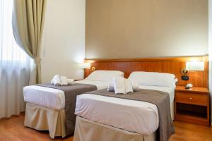 Postel nebo postele na pokoji v ubytování Garden Hotel